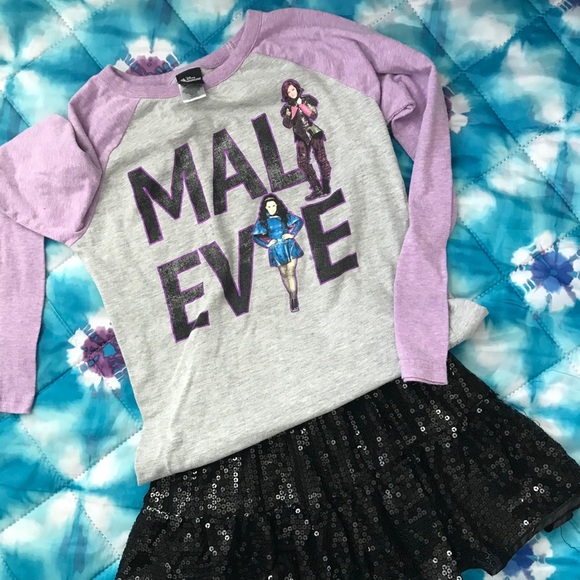 Disney Other - Girls Disney Descendants shirt.